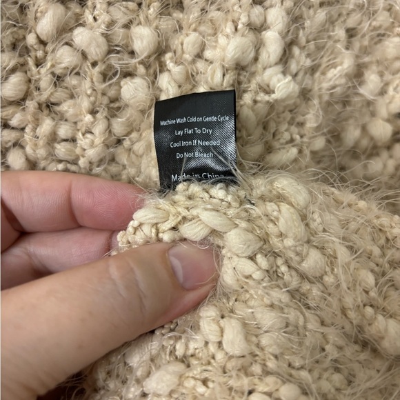 POL Soft Fuzzy White/Ivory Slouchy Oversized Sweater - Picture 6 of 16